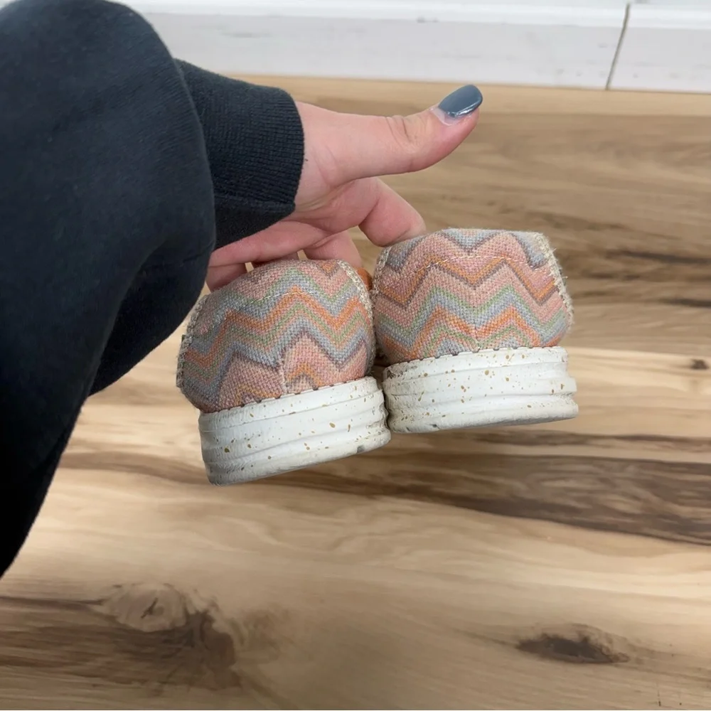 Hey Dude Women's Orange Flats - Picture 5 of 6